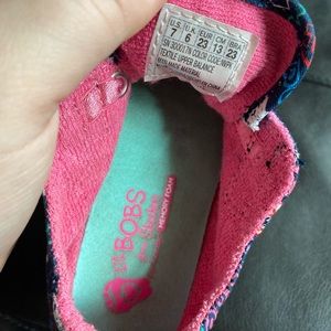 Size 7 Skechers Bobs